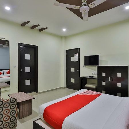 Oyo Flagship 19003 Hotel Rudra Mahal Ahmedabad Bagian luar foto