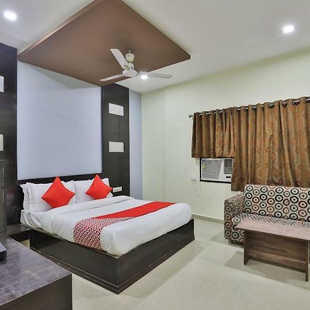 Oyo Flagship 19003 Hotel Rudra Mahal Ahmedabad Bagian luar foto