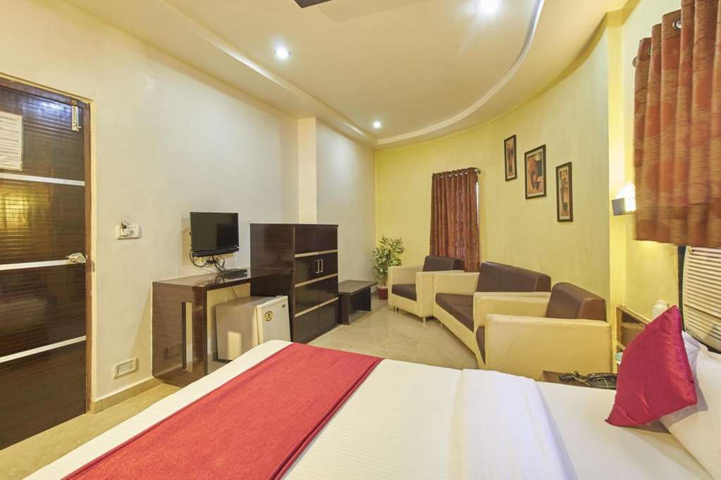 Oyo Flagship 19003 Hotel Rudra Mahal Ahmedabad Ruang foto