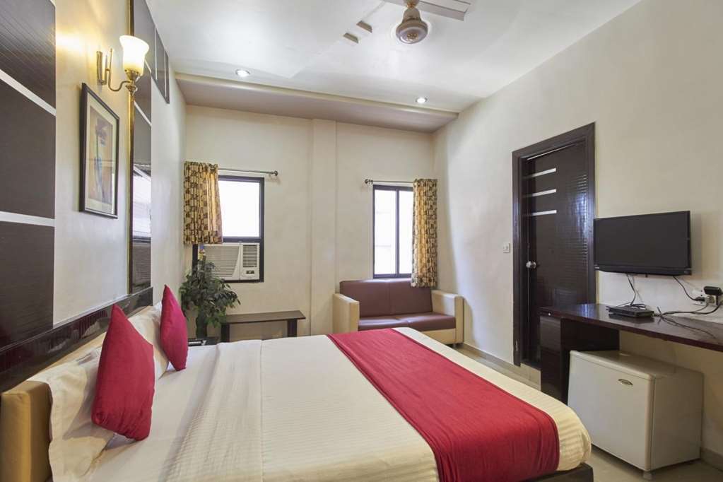 Oyo Flagship 19003 Hotel Rudra Mahal Ahmedabad Ruang foto