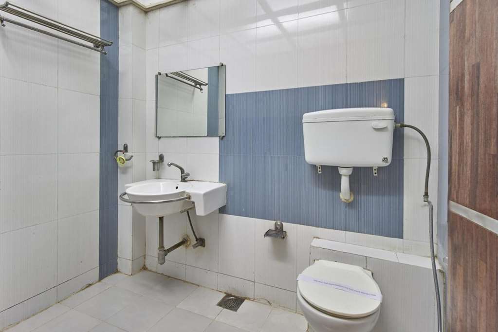 Oyo Flagship 19003 Hotel Rudra Mahal Ahmedabad Ruang foto