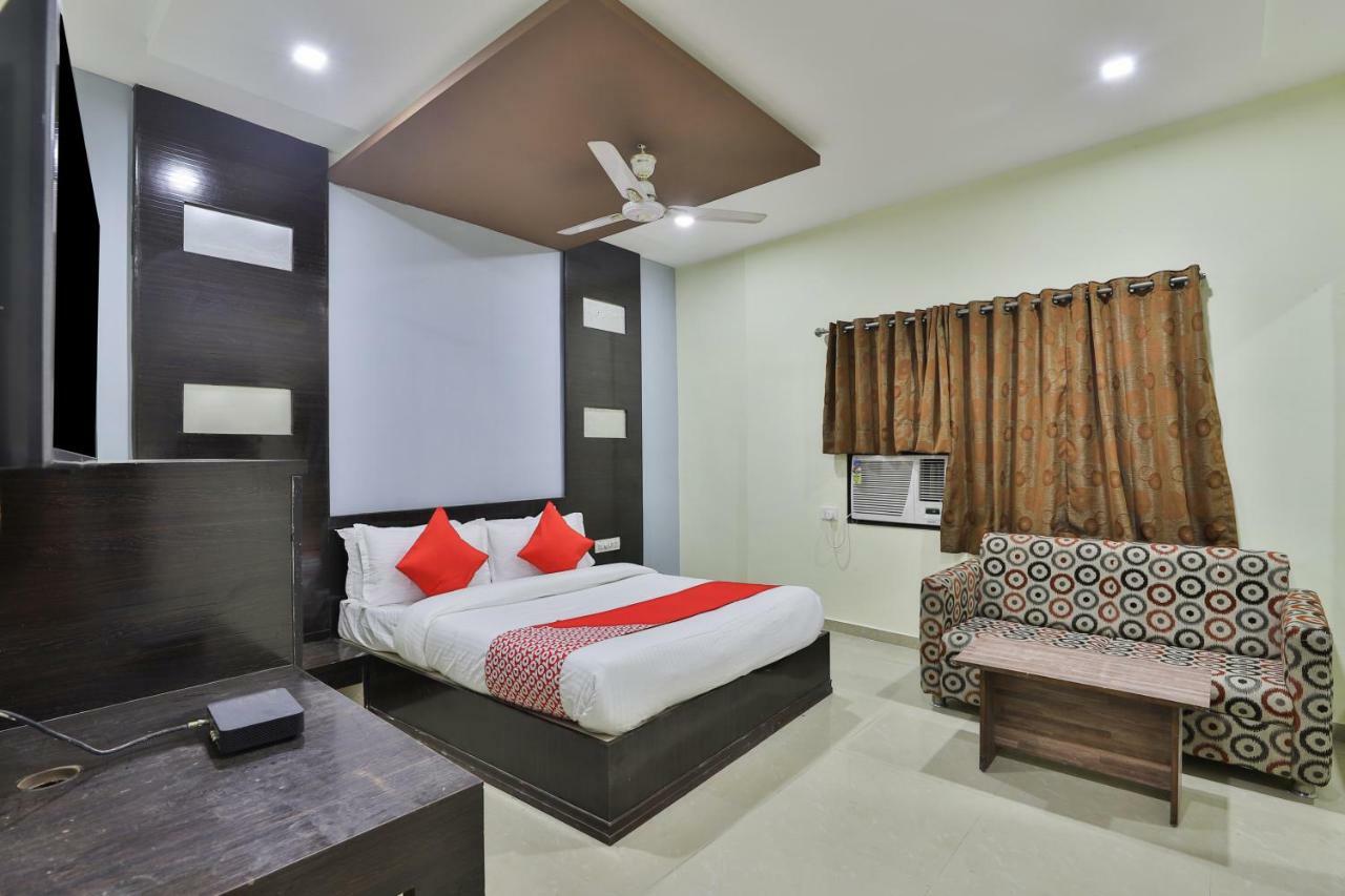 Oyo Flagship 19003 Hotel Rudra Mahal Ahmedabad Bagian luar foto