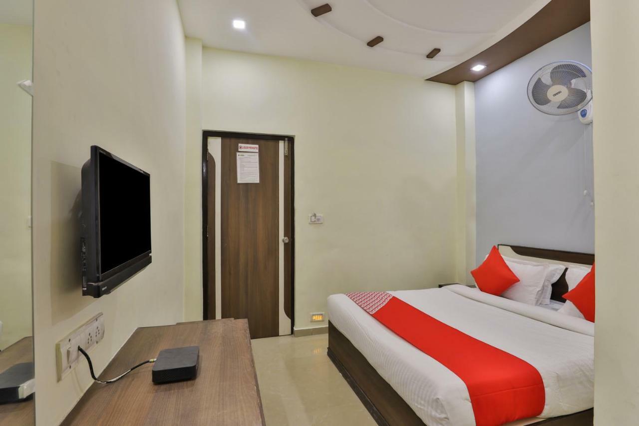 Oyo Flagship 19003 Hotel Rudra Mahal Ahmedabad Bagian luar foto