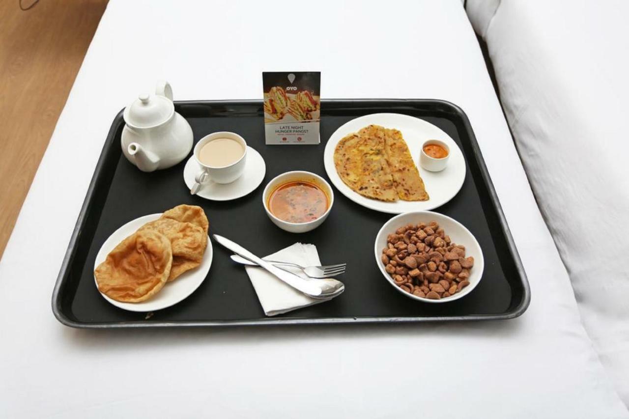 Oyo Flagship 19003 Hotel Rudra Mahal Ahmedabad Bagian luar foto