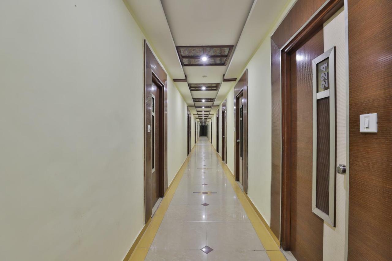 Oyo Flagship 19003 Hotel Rudra Mahal Ahmedabad Bagian luar foto
