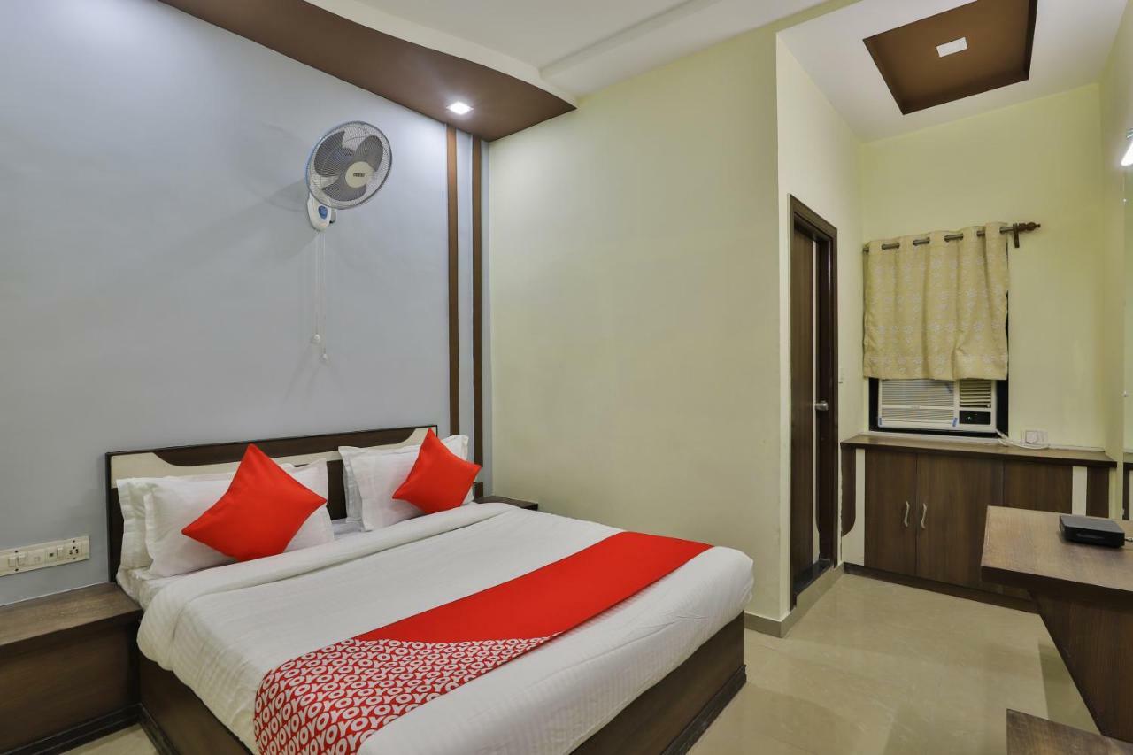 Oyo Flagship 19003 Hotel Rudra Mahal Ahmedabad Bagian luar foto