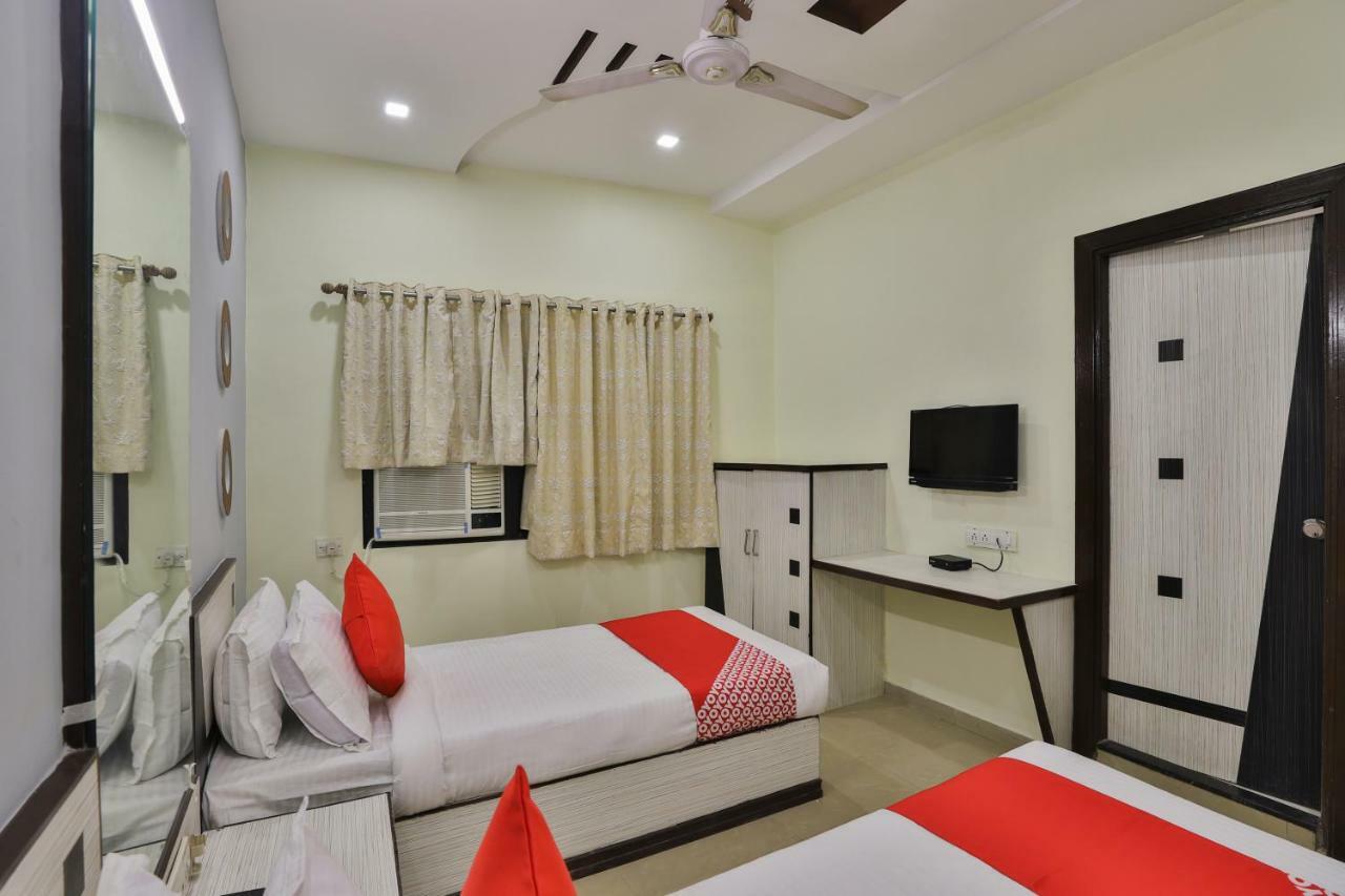 Oyo Flagship 19003 Hotel Rudra Mahal Ahmedabad Bagian luar foto