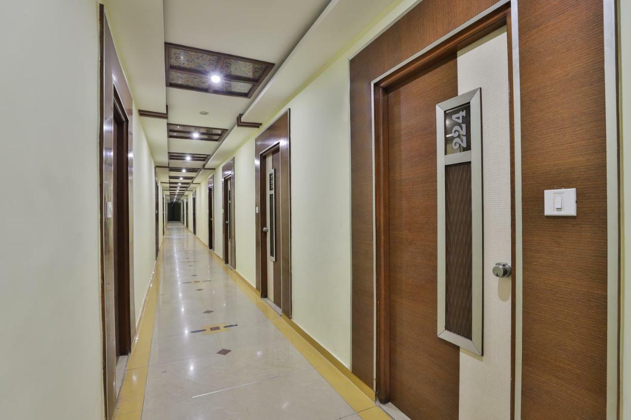 Oyo Flagship 19003 Hotel Rudra Mahal Ahmedabad Bagian luar foto