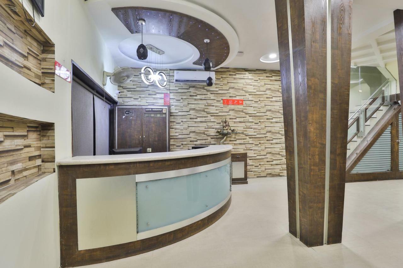 Oyo Flagship 19003 Hotel Rudra Mahal Ahmedabad Bagian luar foto