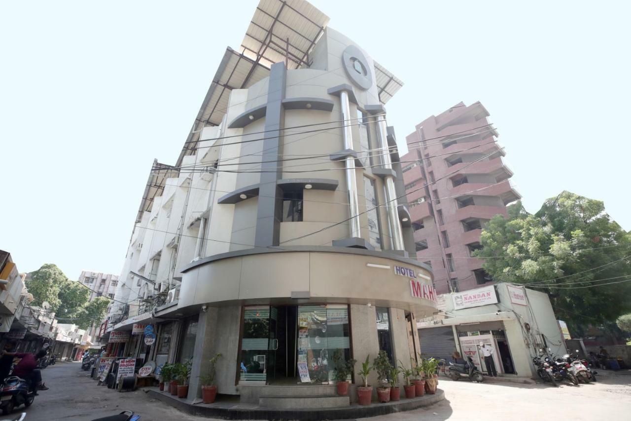 Oyo Flagship 19003 Hotel Rudra Mahal Ahmedabad Bagian luar foto