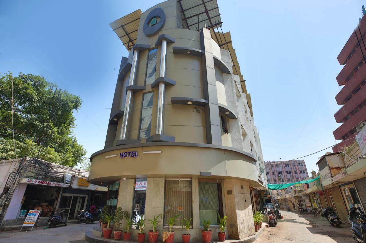 Oyo Flagship 19003 Hotel Rudra Mahal Ahmedabad Bagian luar foto