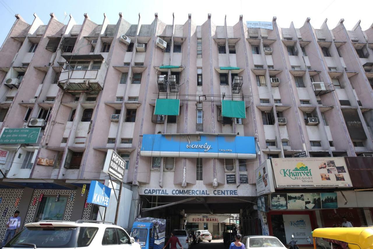 Oyo Flagship 19003 Hotel Rudra Mahal Ahmedabad Bagian luar foto