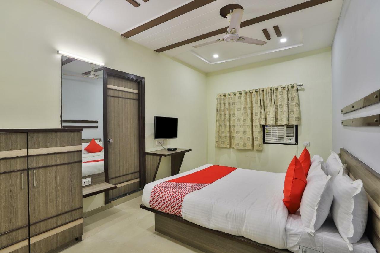Oyo Flagship 19003 Hotel Rudra Mahal Ahmedabad Bagian luar foto