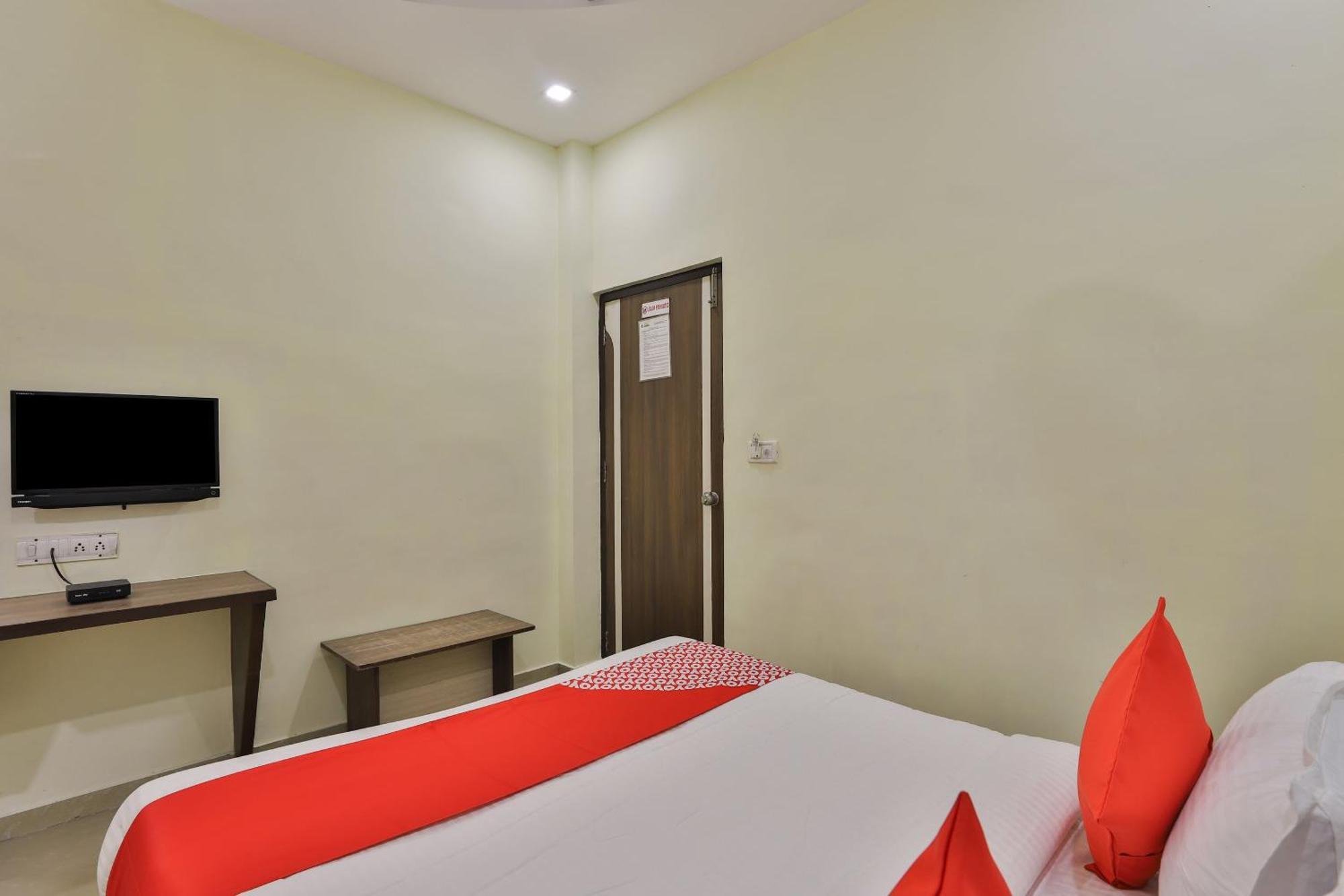 Oyo Flagship 19003 Hotel Rudra Mahal Ahmedabad Bagian luar foto