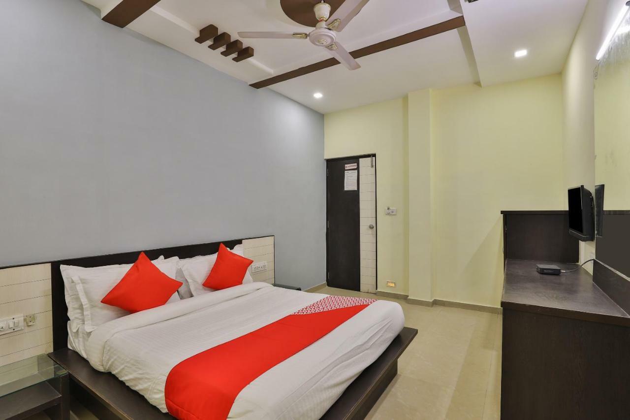 Oyo Flagship 19003 Hotel Rudra Mahal Ahmedabad Bagian luar foto