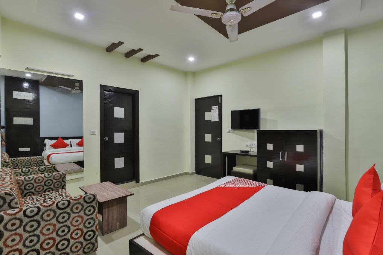 Oyo Flagship 19003 Hotel Rudra Mahal Ahmedabad Bagian luar foto