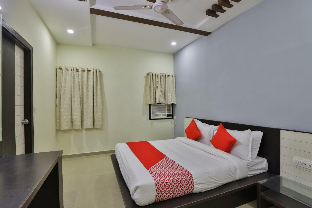 Oyo Flagship 19003 Hotel Rudra Mahal Ahmedabad Bagian luar foto