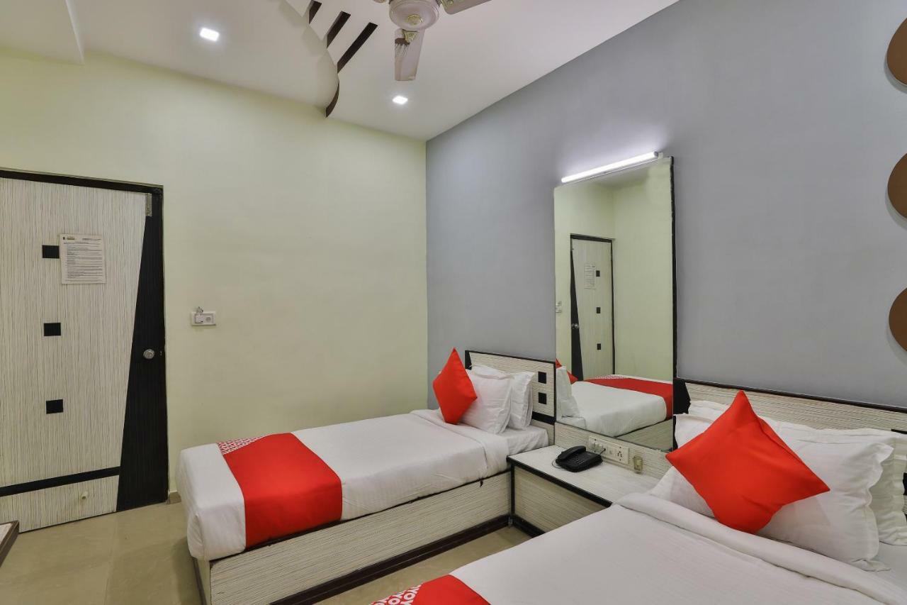 Oyo Flagship 19003 Hotel Rudra Mahal Ahmedabad Bagian luar foto