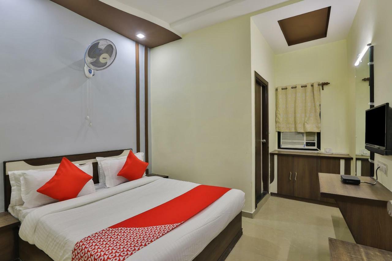 Oyo Flagship 19003 Hotel Rudra Mahal Ahmedabad Bagian luar foto