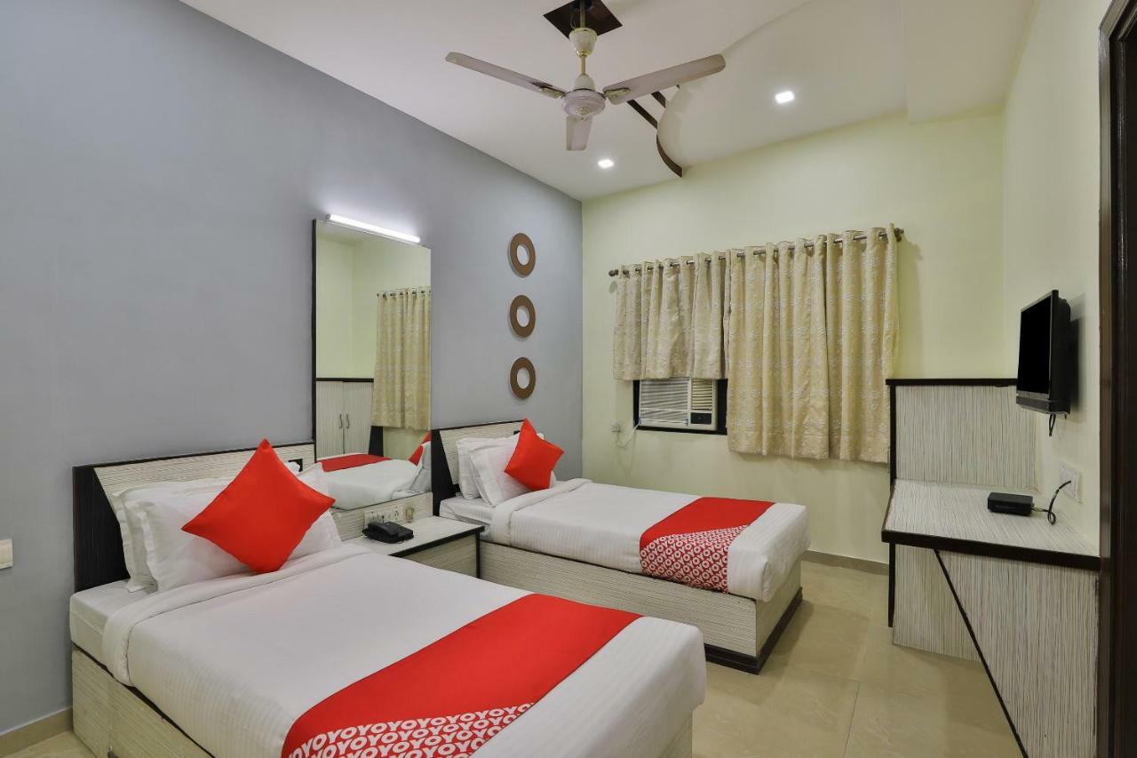 Oyo Flagship 19003 Hotel Rudra Mahal Ahmedabad Bagian luar foto