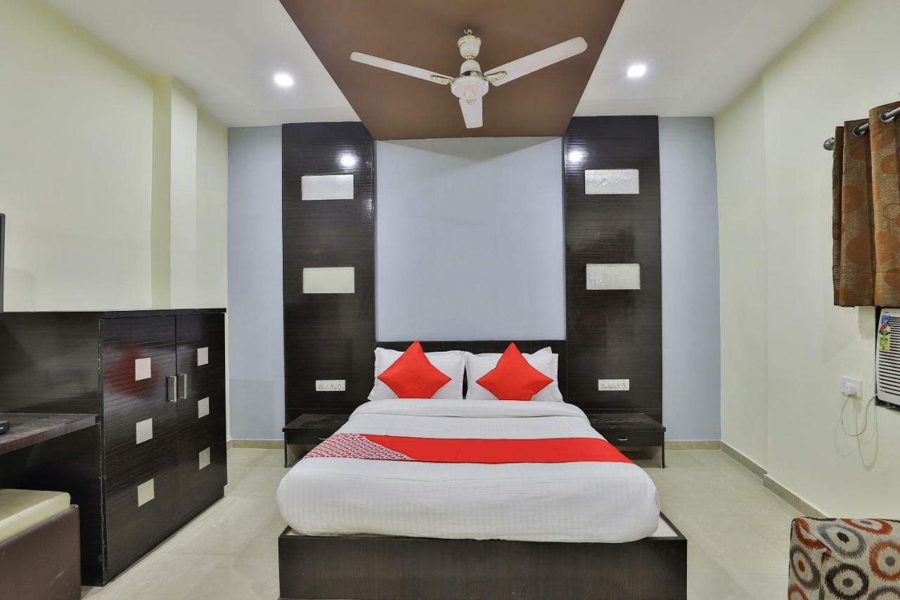 Oyo Flagship 19003 Hotel Rudra Mahal Ahmedabad Bagian luar foto