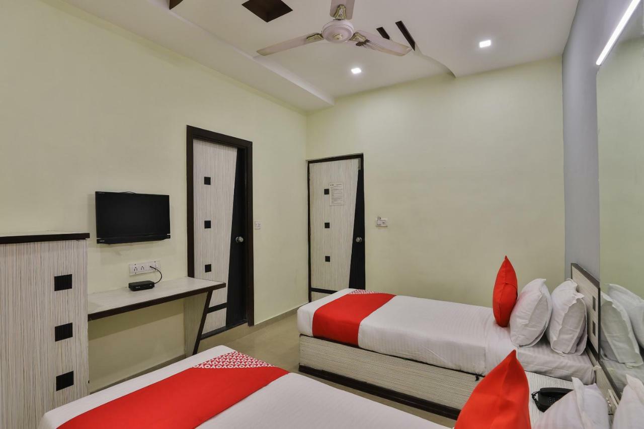 Oyo Flagship 19003 Hotel Rudra Mahal Ahmedabad Bagian luar foto