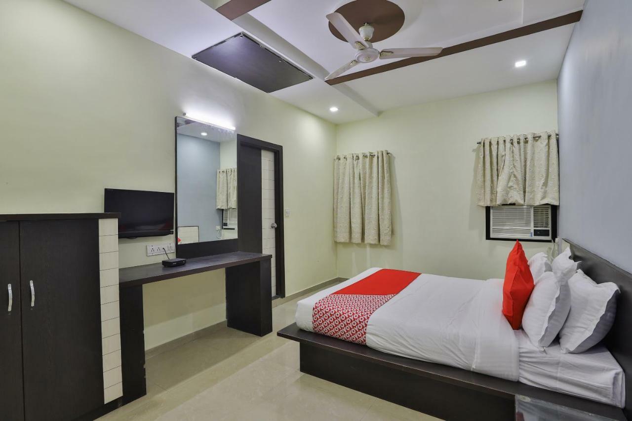 Oyo Flagship 19003 Hotel Rudra Mahal Ahmedabad Bagian luar foto